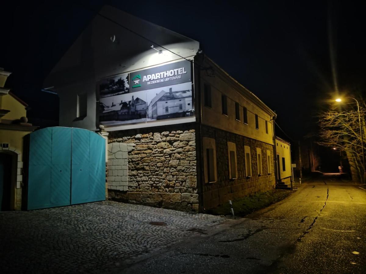 Aparthotel Brokes Lanskroun Ngoại thất bức ảnh