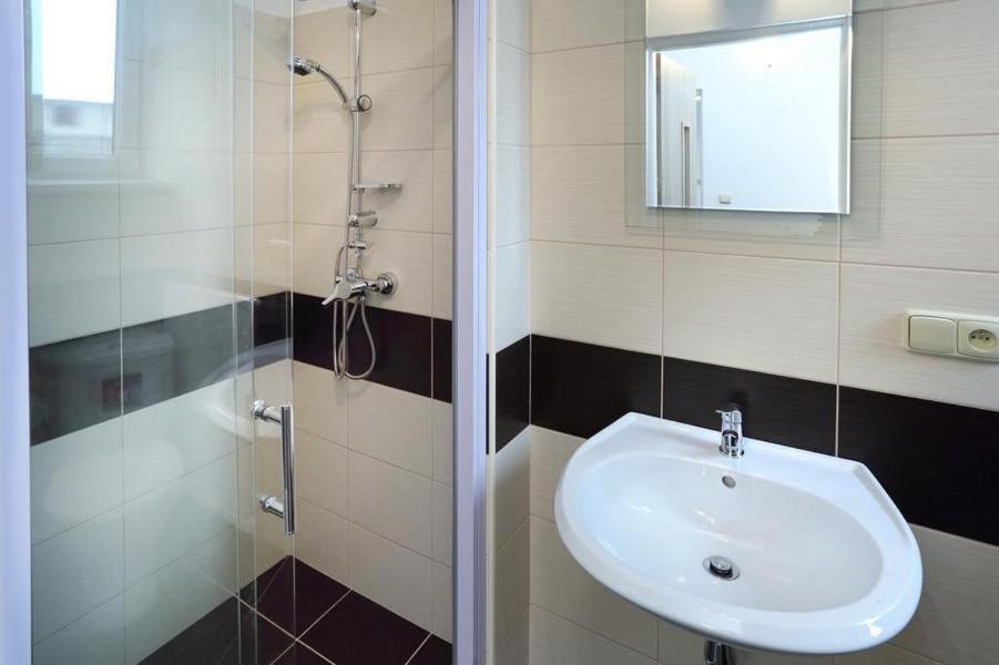 Aparthotel Brokes Lanskroun Ngoại thất bức ảnh